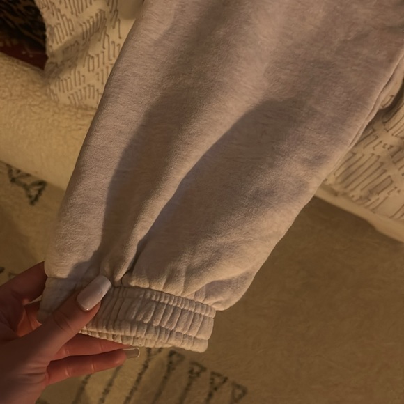 Aritzia TNA sweat fleece,cozy fleece mega fit,in size 2 extra small,never worn - Picture 3 of 5